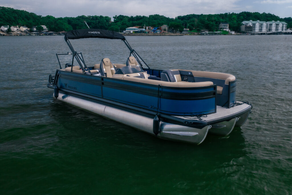 Viaggio rental tritoon cruising at Lake of the Ozarks