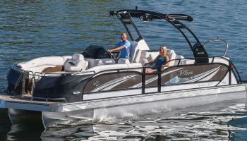JC Tritoon boat