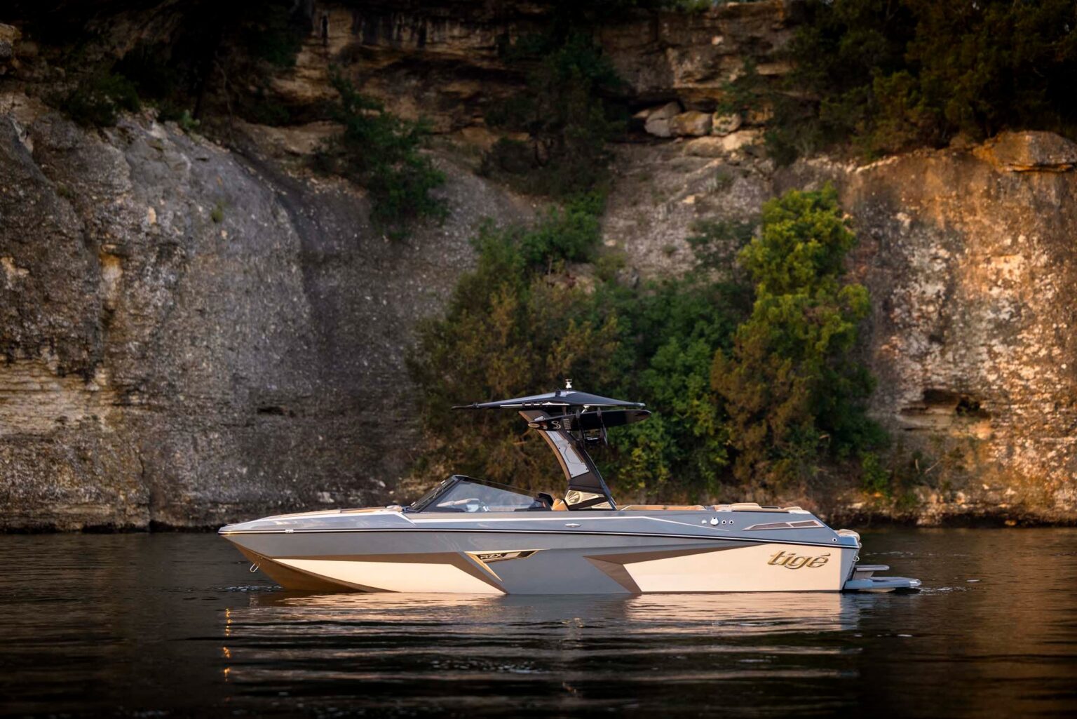 Tige boat